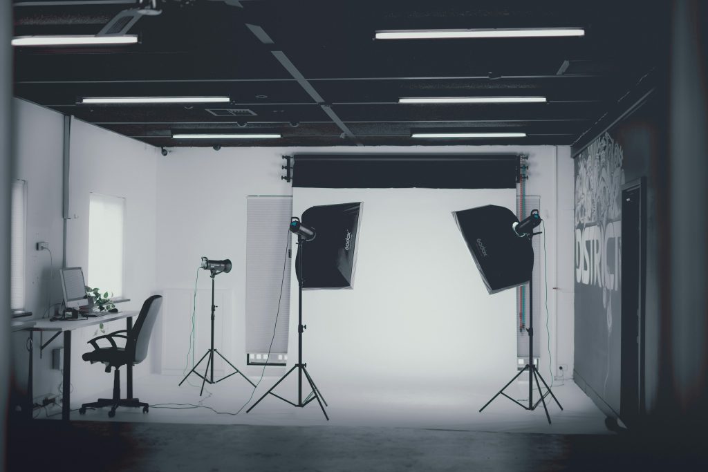 Modern photo studio in grayscale with softbox lighting. Ideal for portrait and product photography.